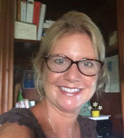 photo of Debra Applegate